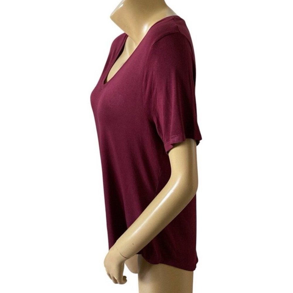 🌻3/$20 🆕 Old Navy Luxe Burgundy Red V-Neck Super Soft Tee Shirt, Size M - Picture 5 of 16